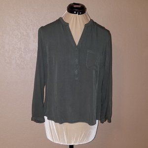 GAP Green Shirt 100% rayon, size S